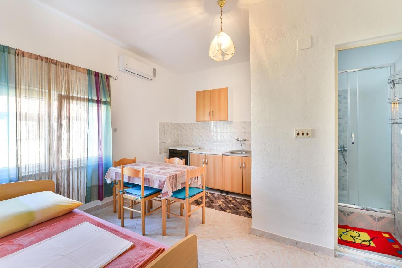 Apartments With A Parking Space Nin, Zadar - 19555 Exterior photo